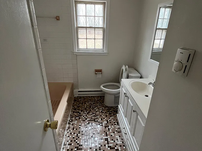 122 Country Club Rd #122 — Photo 2