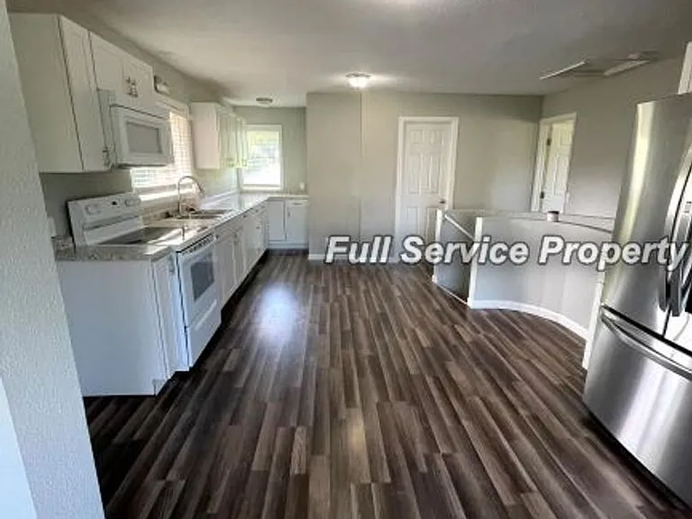 602 S 20th Pl — Photo 6