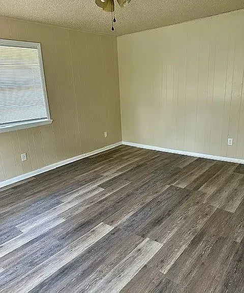 608 NW Lane St — Photo 2