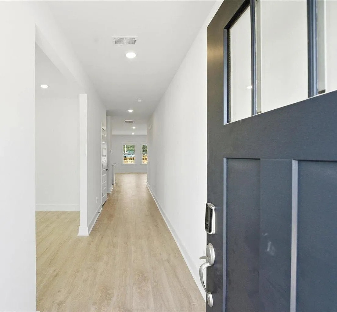 5 bed, 2815 sqft, $3,500 — Photo 3