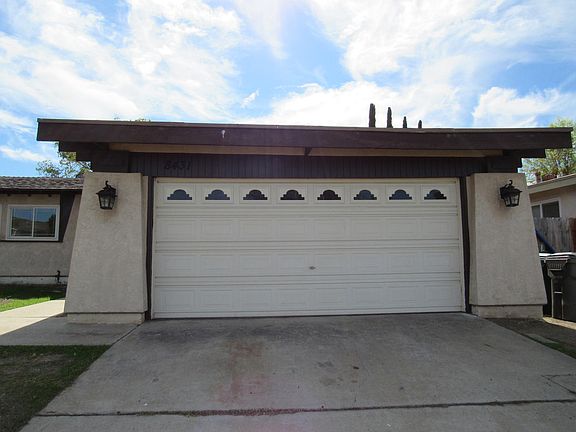 2nd image of 8431 Carlton Oaks Dr