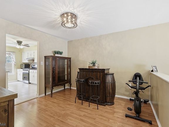 5th image of 138 Sunnyvale Ct