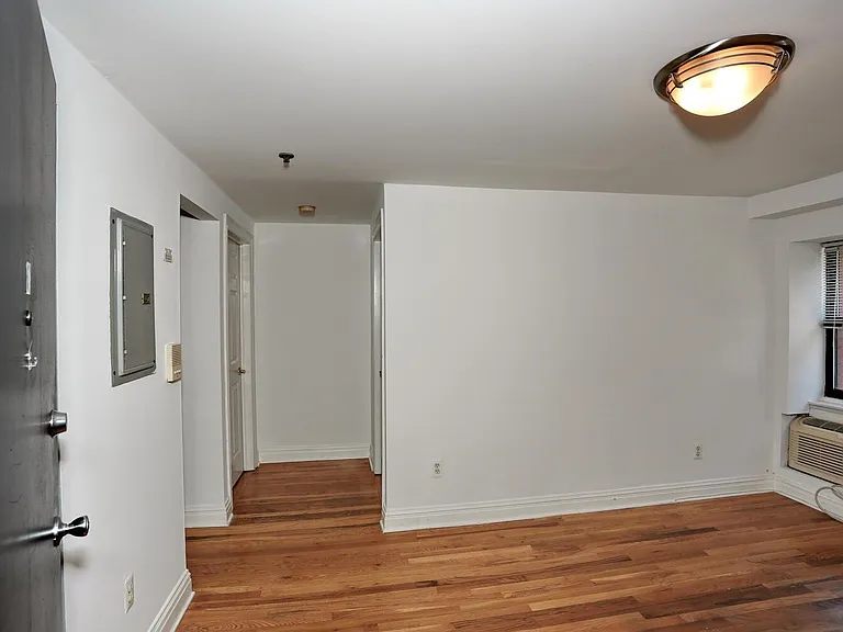 461 4th St #1W — Photo 3