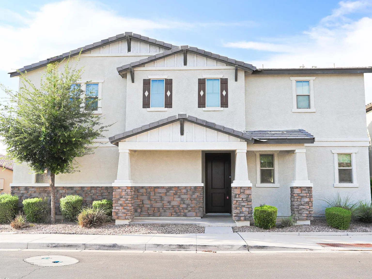 4 bed, 2400 sqft, $2,580 — Photo 1