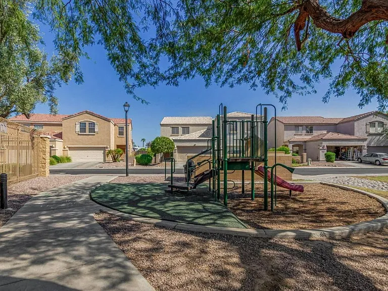 7007 W Mercer Ln — Photo 21