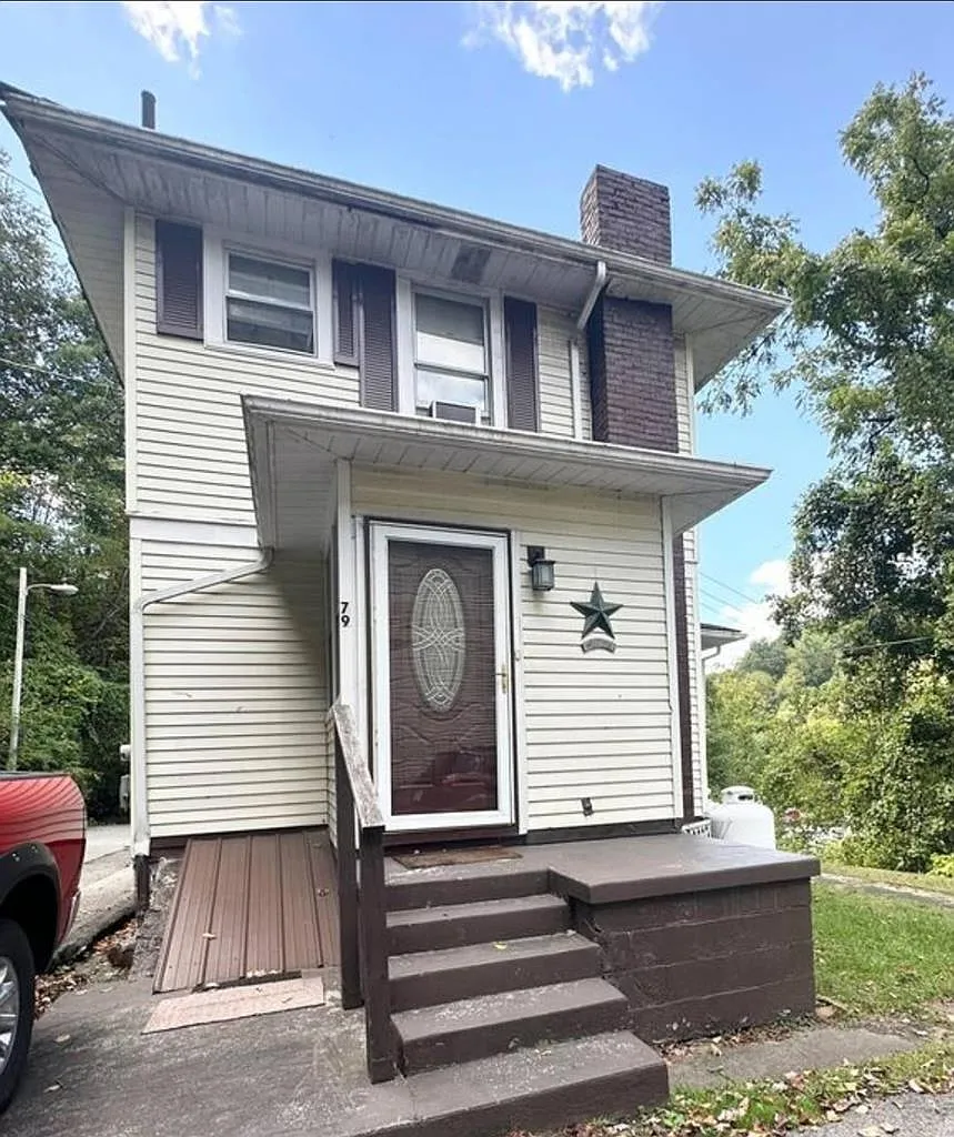 3 bed, 1.5 bath, 2150 sqft, $850 — Photo 1