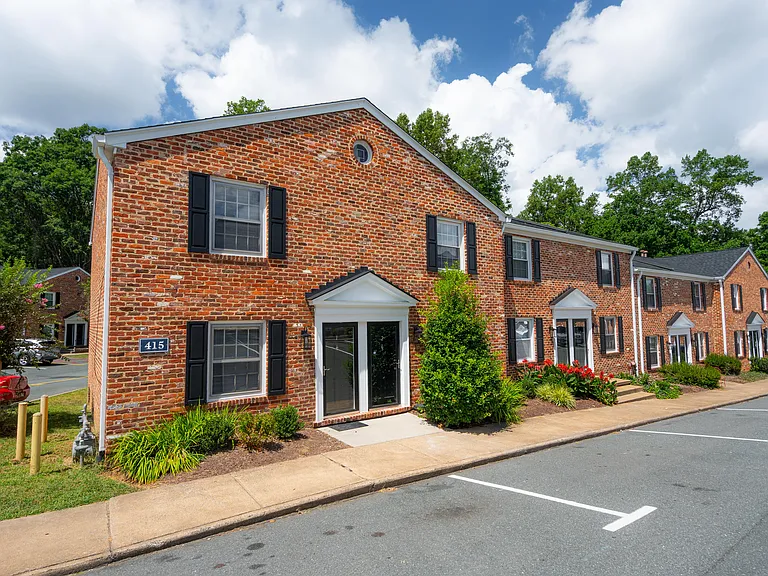 Blue Ridge Crossing Apartments & Townhomes — Photo 31