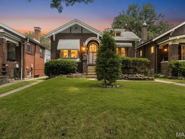 3993 Dover Pl, Saint Louis, MO 63116