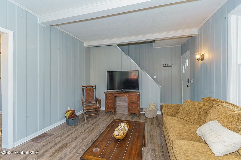 5th image of 34 Willow Street