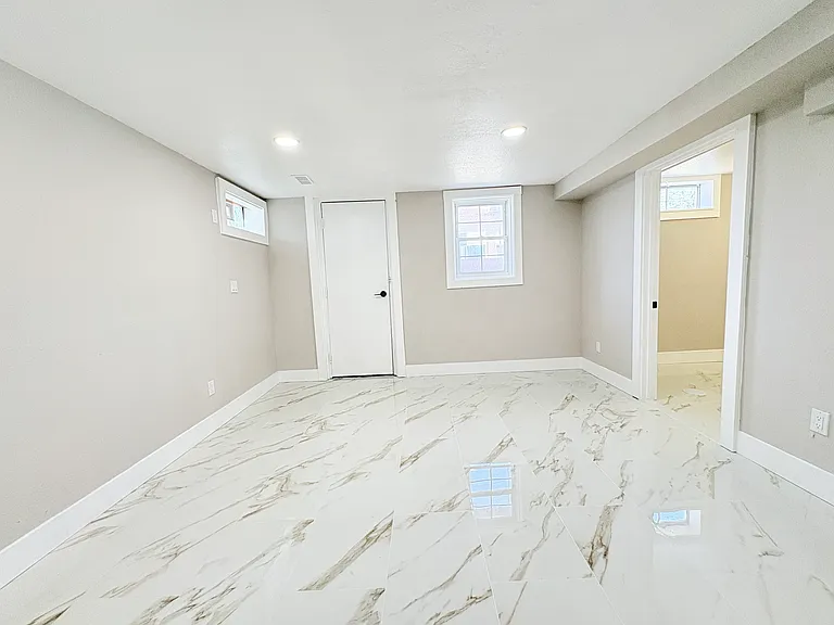 901 Woodsdale Ave — Photo 30