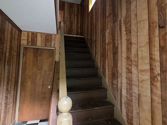 3rd image of 2444 Albany Rd