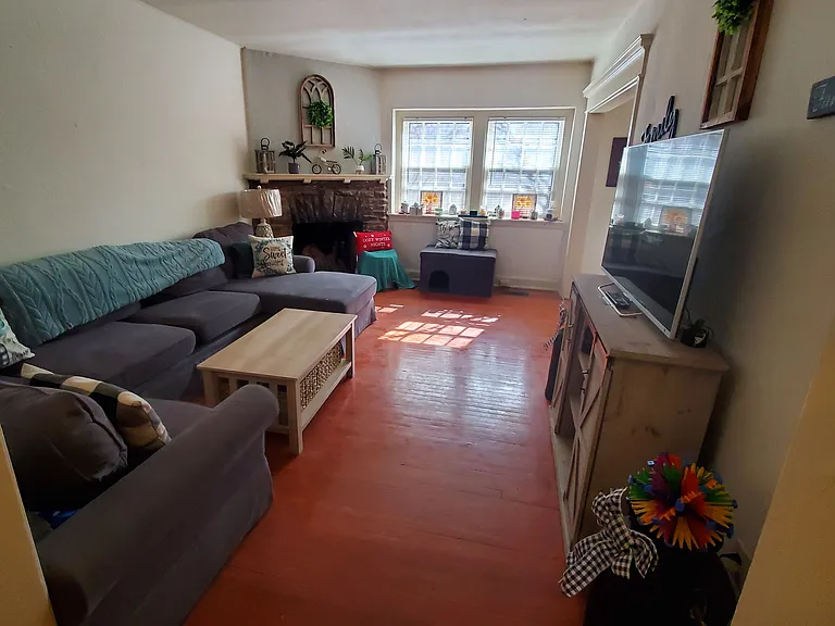 122 Argyle Rd #A — Photo 3