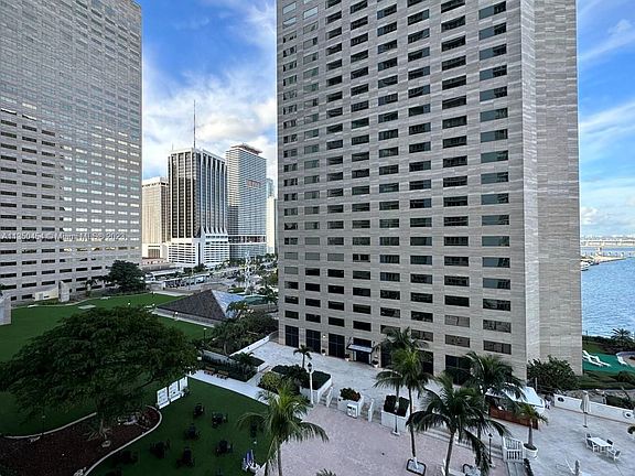 4th image of 335 Biscayne Blvd #1408