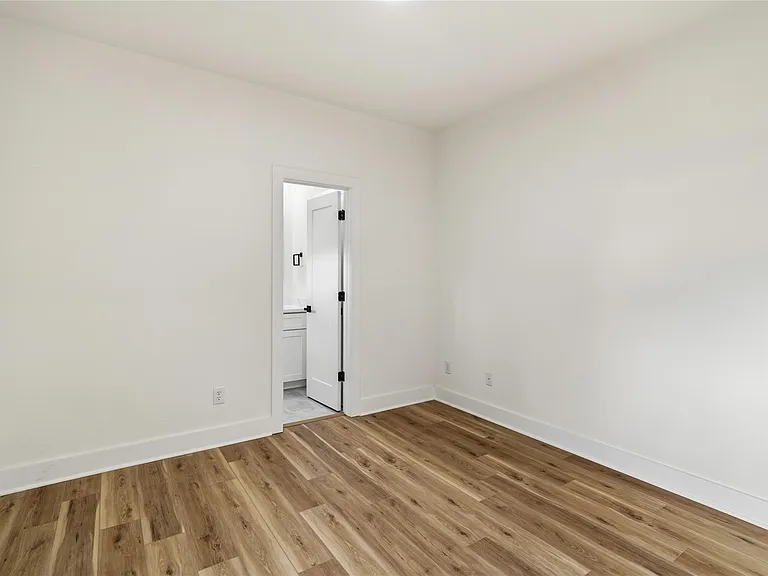 4661 Phlox St #B — Photo 15