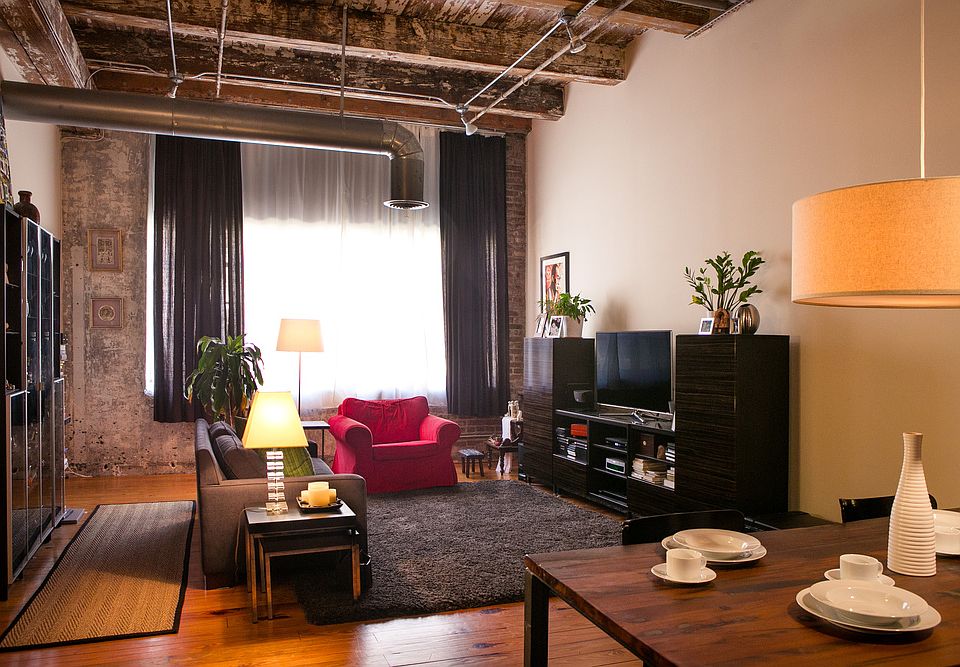 Spacious Open Concept LR/DR