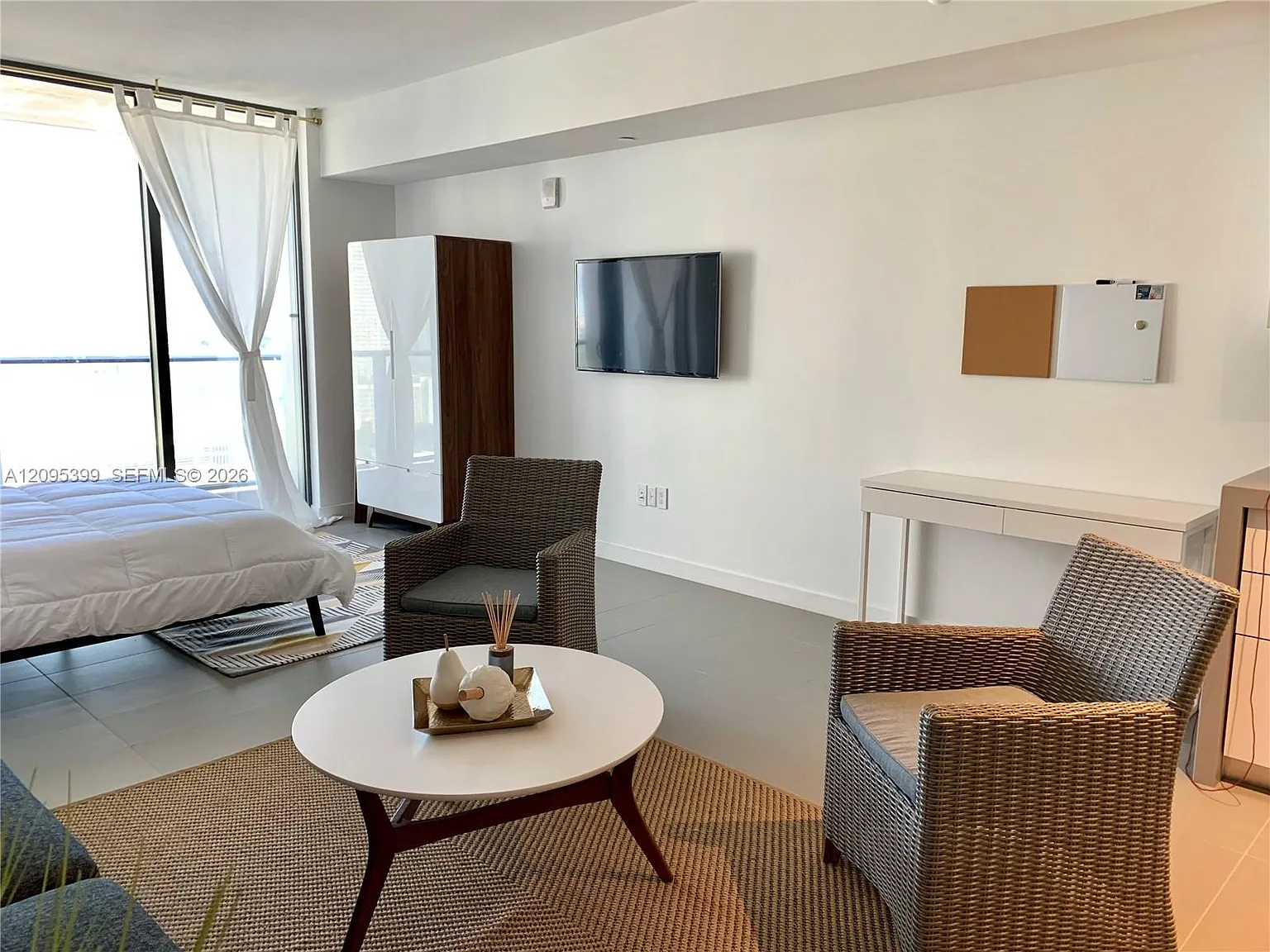 Canvas Condo — Photo 4