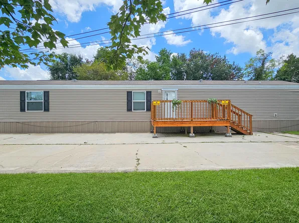 606 Parkway Dr, Breaux Bridge, LA 70517