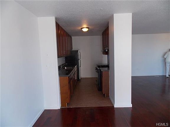 5th image of 825 Boynton Ave APT 8i