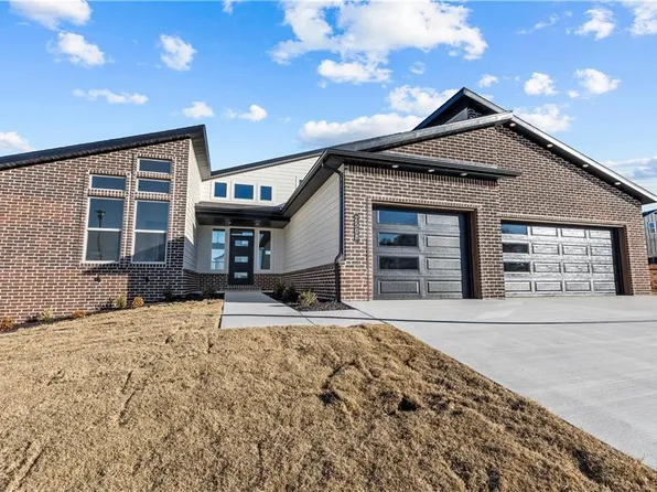 2508 Fairway Cir, Pea Ridge, AR 72751