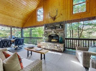 276 Wandering Rdg, Glenville, NC 28736