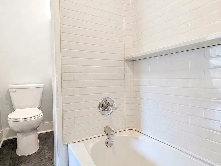 533 Center St #A — Photo 6