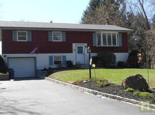 31 Orchard Mills Rd, Claverack, NY 12513