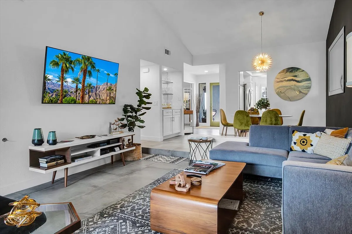 77652 Avenida Madrugada — Photo 1