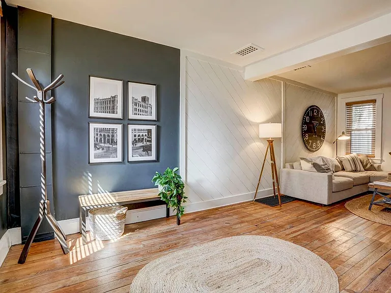 333 W Grant St — Photo 2
