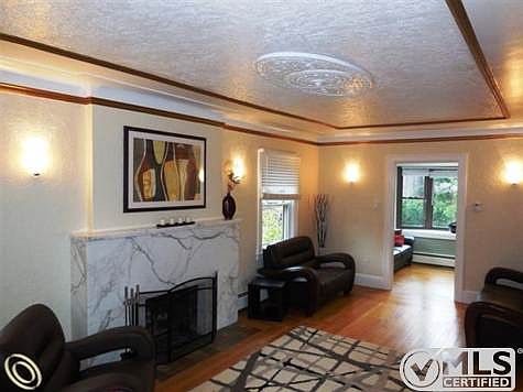 Spacious & Light Living Room