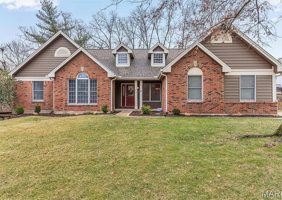 1st image of 390 Portsmouth Dr