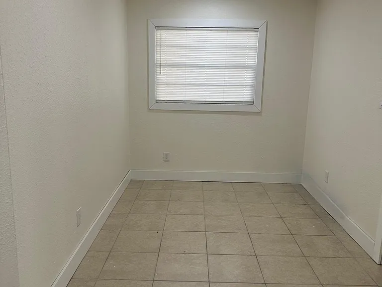 4306 E Clifton St — Photo 7