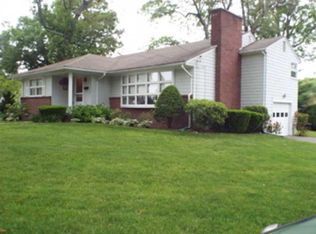 19 Everbloom Dr, Cranston, RI 02920