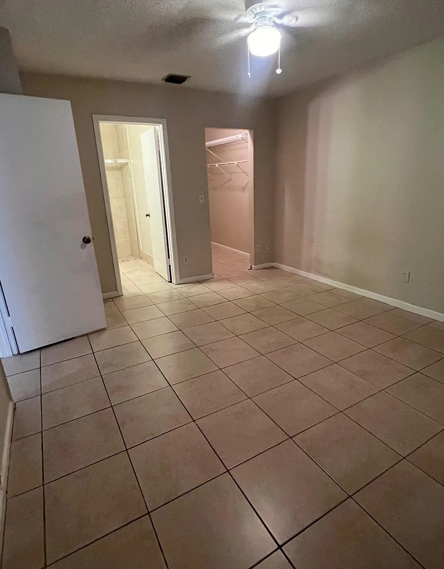3 bed, 2.0 bath, 1195 sqft, $2,200 — Photo 3