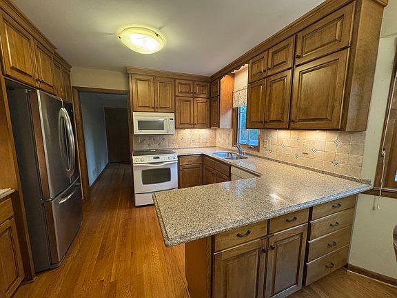 3rd image of 4420 Eagle Ridge Pl
