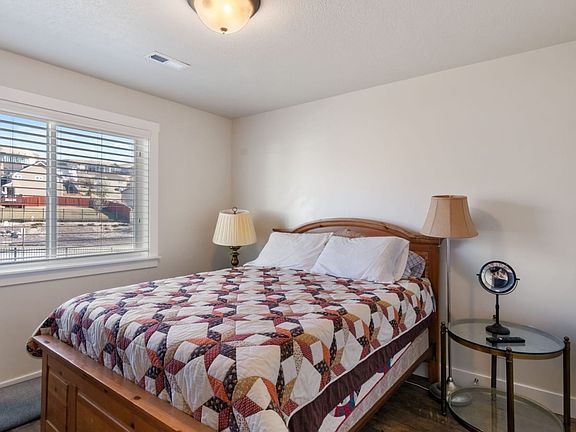 4th image of 2204 W Crestview Dr