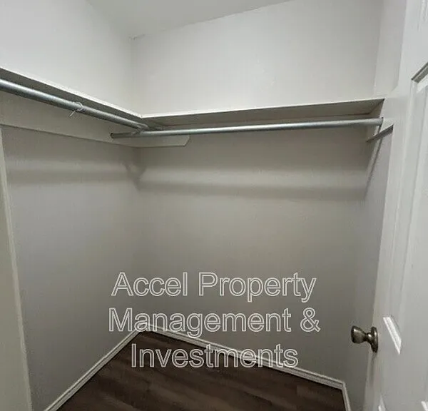 214 W 17th St — Photo 19