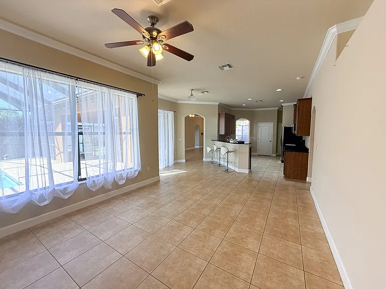 2110 SW 38th Ter — Photo 11