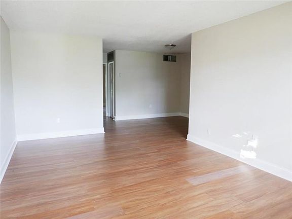 5th image of 165 NE 203rd Ter APT 11