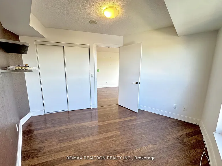 135 Village Green Sq #824 — Photo 18