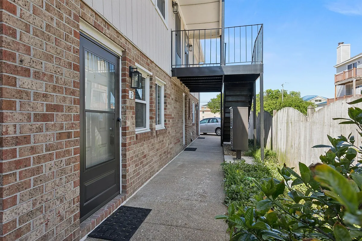 Building Photo - 1423 Ocean View Ave #2