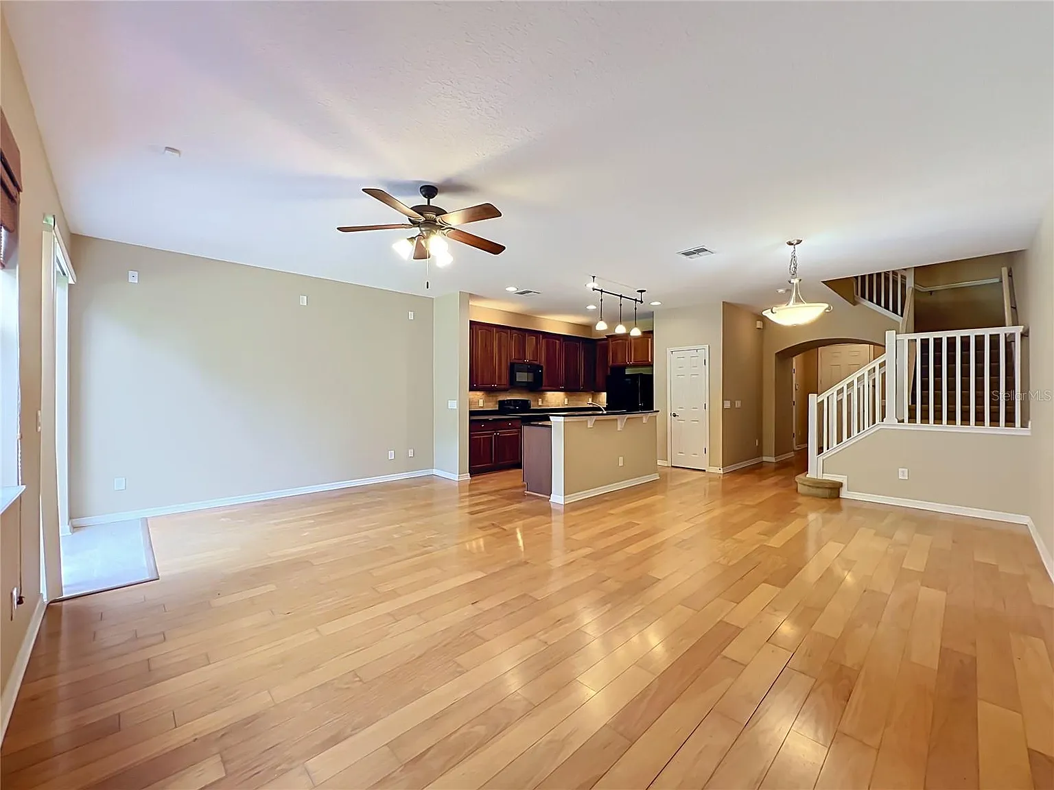 3 bed, 1777 sqft, $2,450 — Photo 2