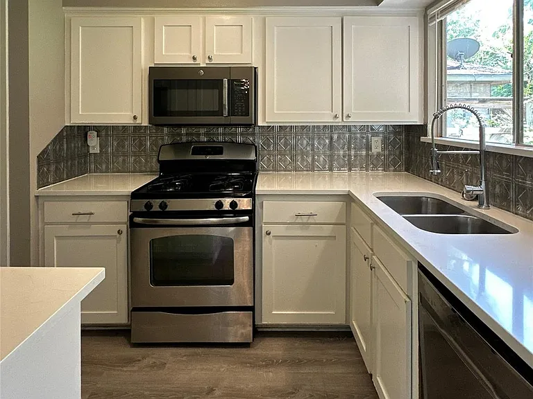 26403 Hunters Hollow Dr — Photo 6
