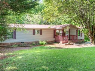 137 W Crosswinds Ct, Mount Airy, NC 27030