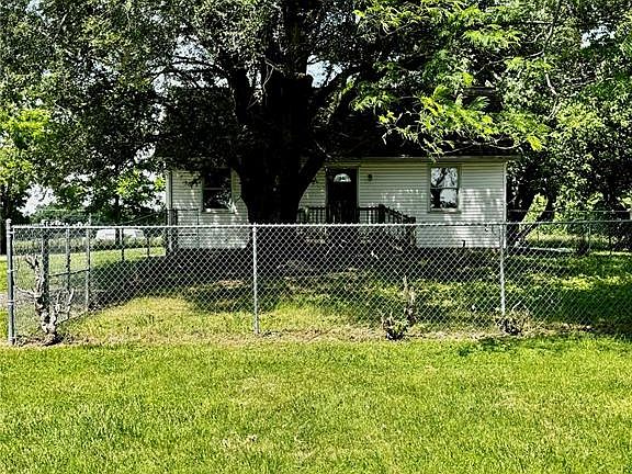 4th image of 2270 N 1600th St