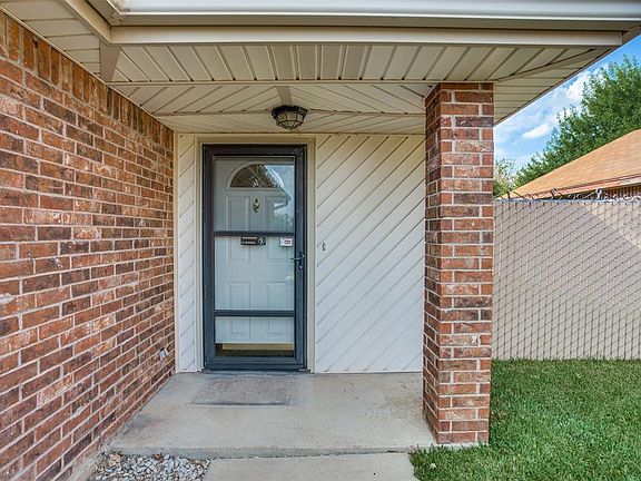 3rd image of 2604 Butterfield Dr