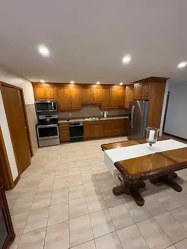 2 bed, 1.0 bath, 1100 sqft, $2,100 — Photo 3