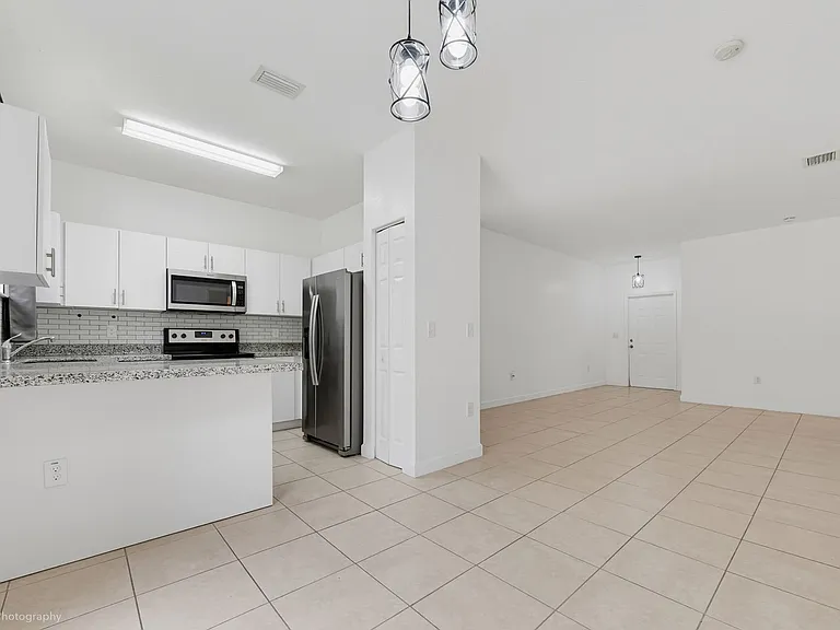 2630 NE 3rd Dr #204 — Photo 4