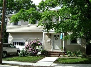 33 Midwood Ave, Allendale, NJ 07401