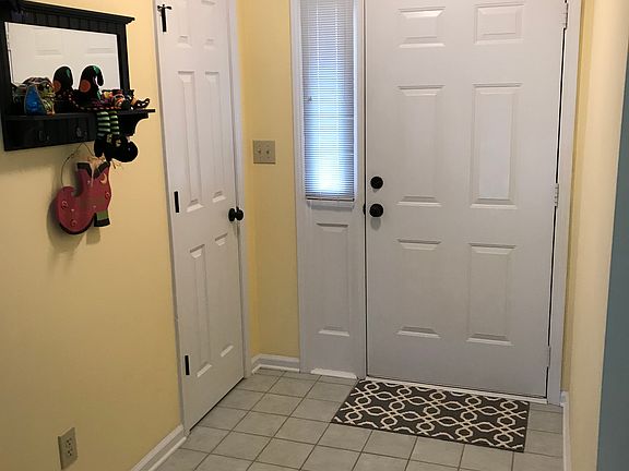 Front entrance w coat closet