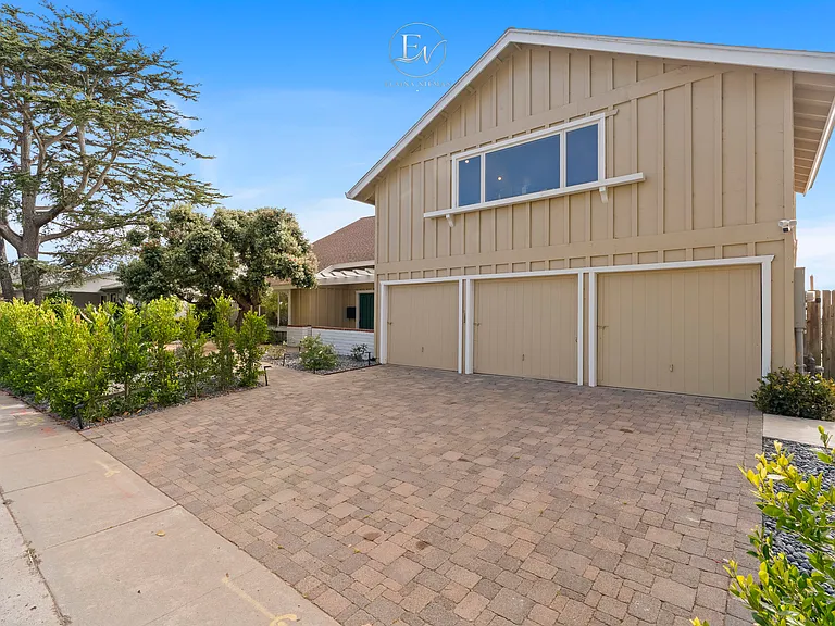 8536 Cliffridge Ave — Photo 2
